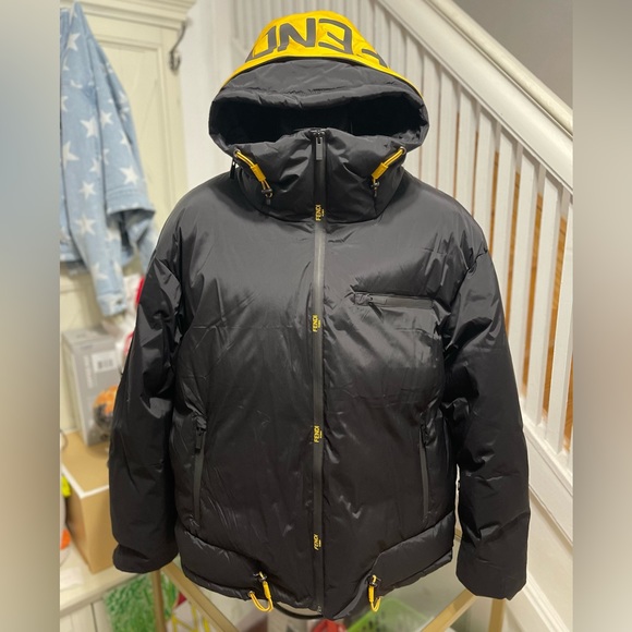 NWT Men’s Medium Fendi Logo-hood Technical Ski Down Jacket In Black/Yellow/White - Picture 6 of 16